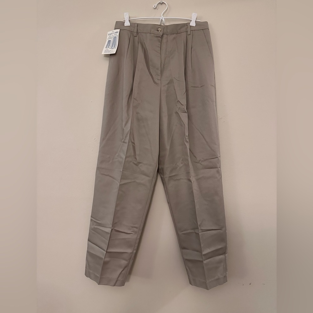 Denim & Co. Size 16 Khaki pants pleated. NWT